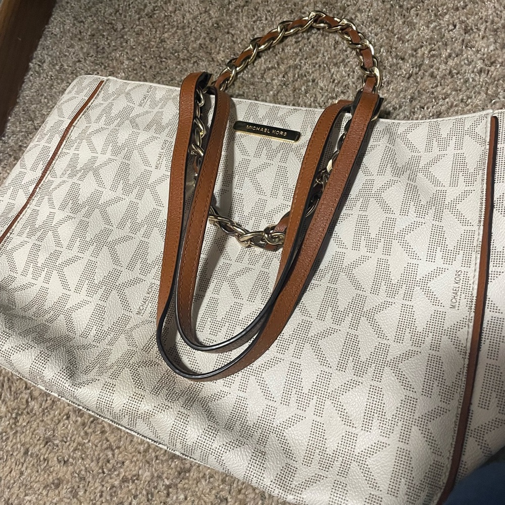 Michael Kors purse - Picture 3 of 7